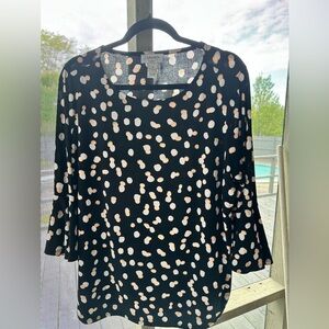 Carmen Marx Valvo Woman 1x Peach & White Ruffle Sleeve Blouse.